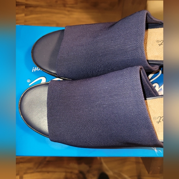 Shoes - Picture 3 of 4